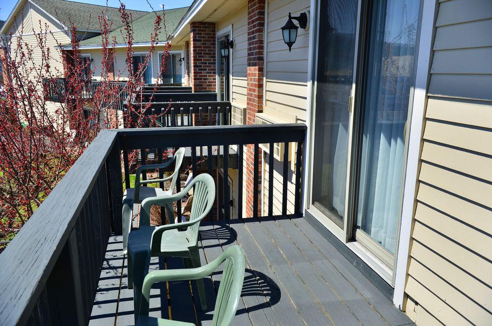 Clarion Inn & Suites At The Outlets Of Lake George Eksteriør billede