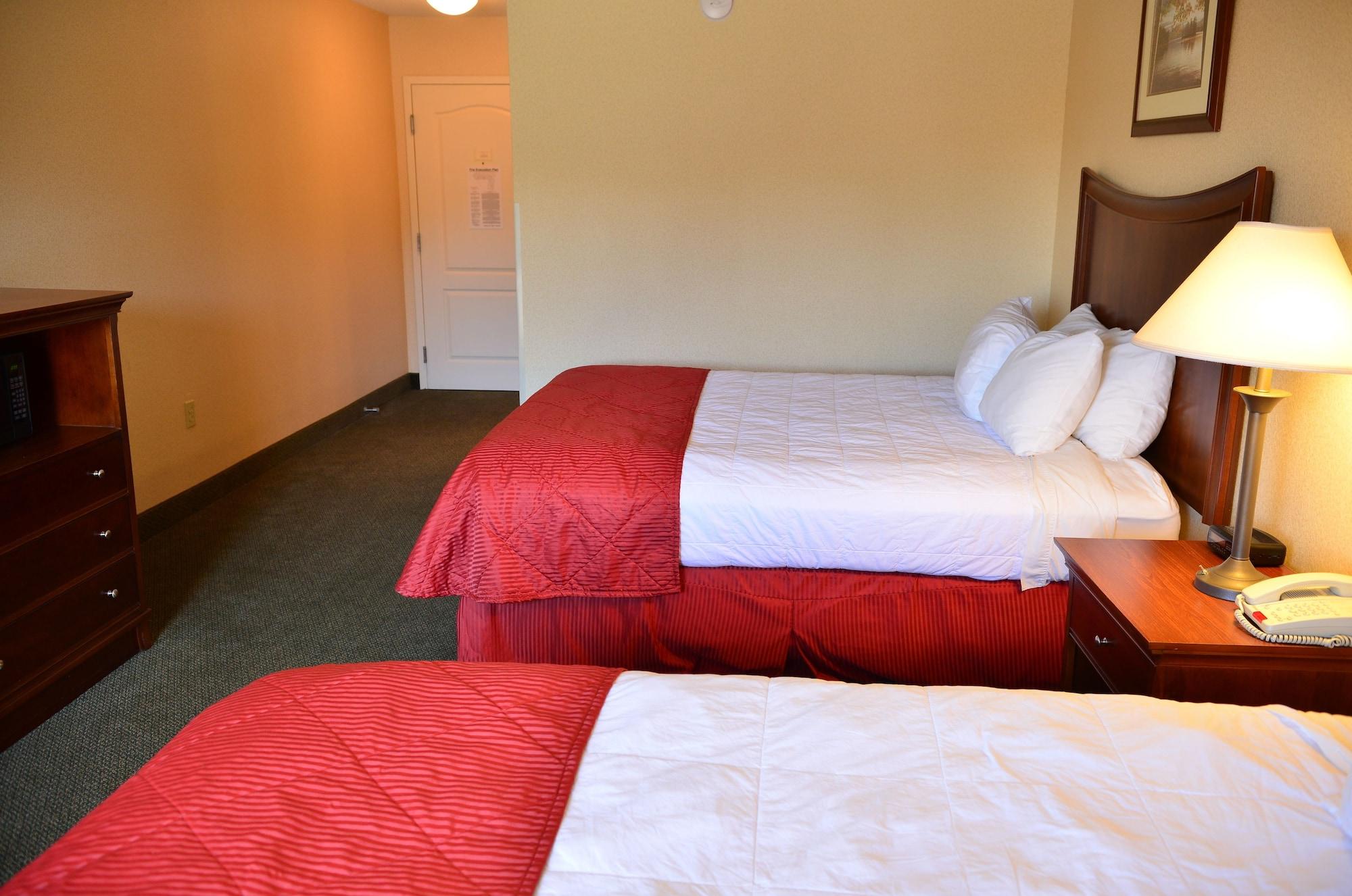 Clarion Inn & Suites At The Outlets Of Lake George Eksteriør billede