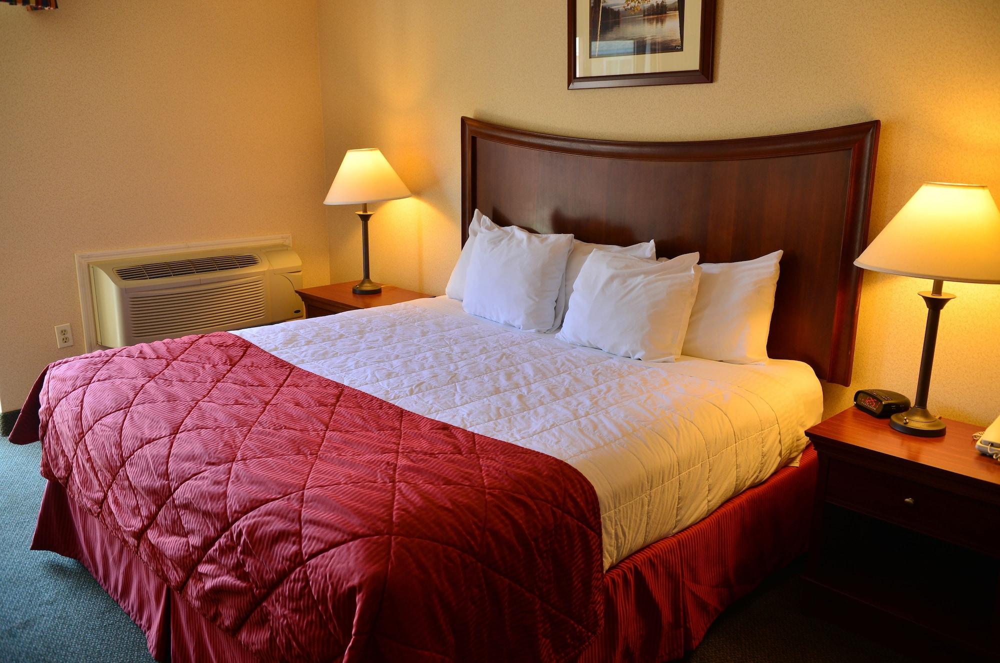 Clarion Inn & Suites At The Outlets Of Lake George Eksteriør billede