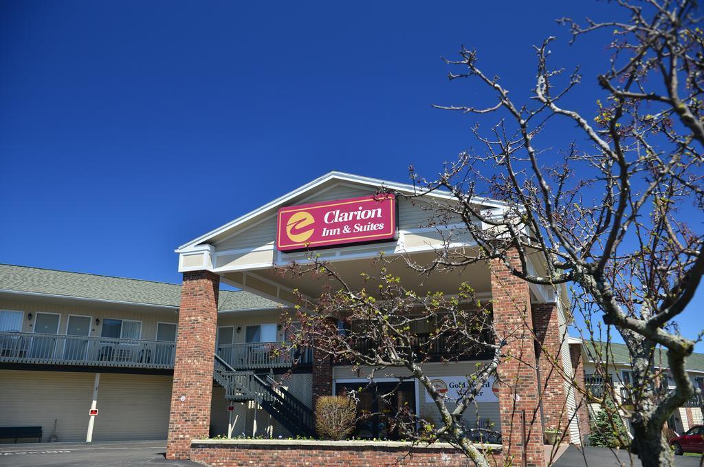 Clarion Inn & Suites At The Outlets Of Lake George Eksteriør billede