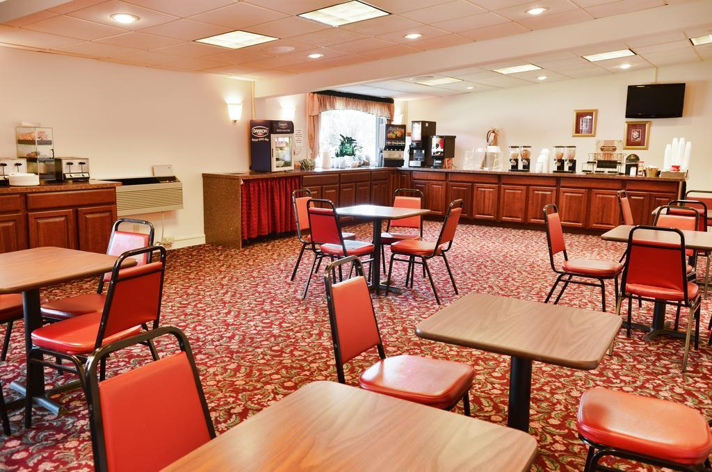 Clarion Inn & Suites At The Outlets Of Lake George Eksteriør billede