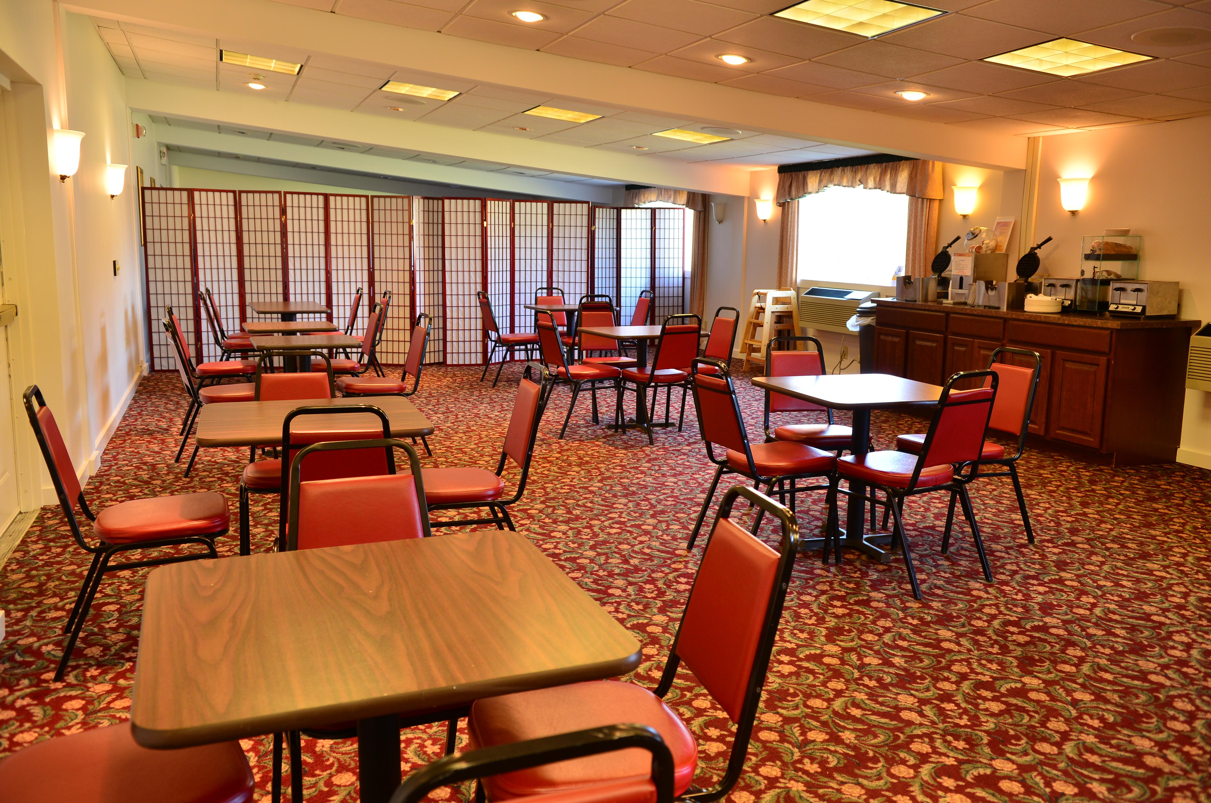 Clarion Inn & Suites At The Outlets Of Lake George Eksteriør billede