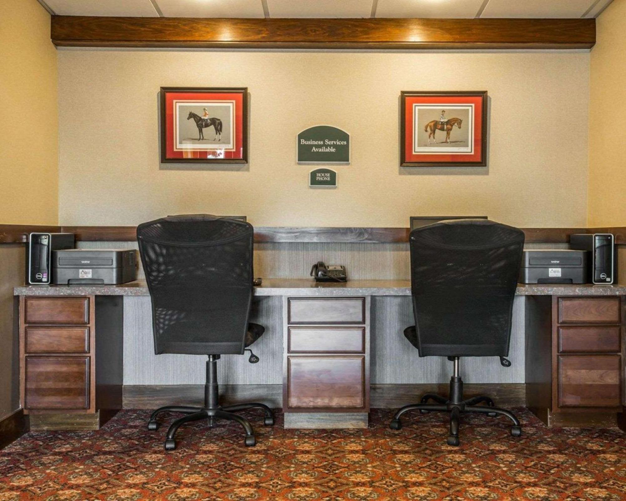 Clarion Inn & Suites At The Outlets Of Lake George Eksteriør billede