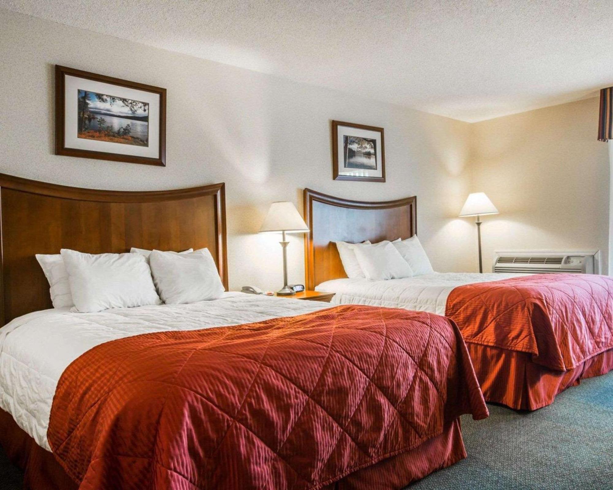 Clarion Inn & Suites At The Outlets Of Lake George Eksteriør billede