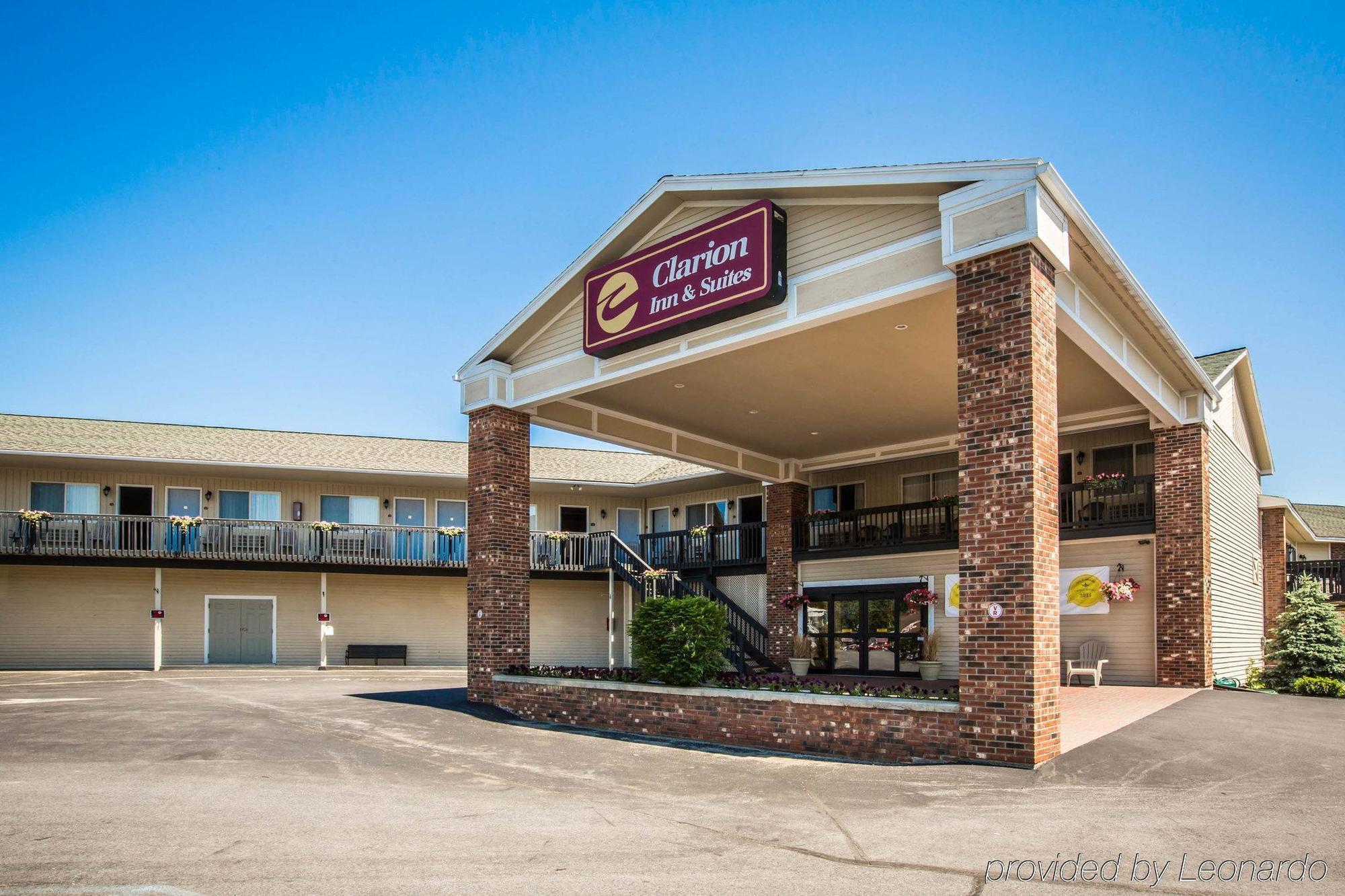 Clarion Inn & Suites At The Outlets Of Lake George Eksteriør billede