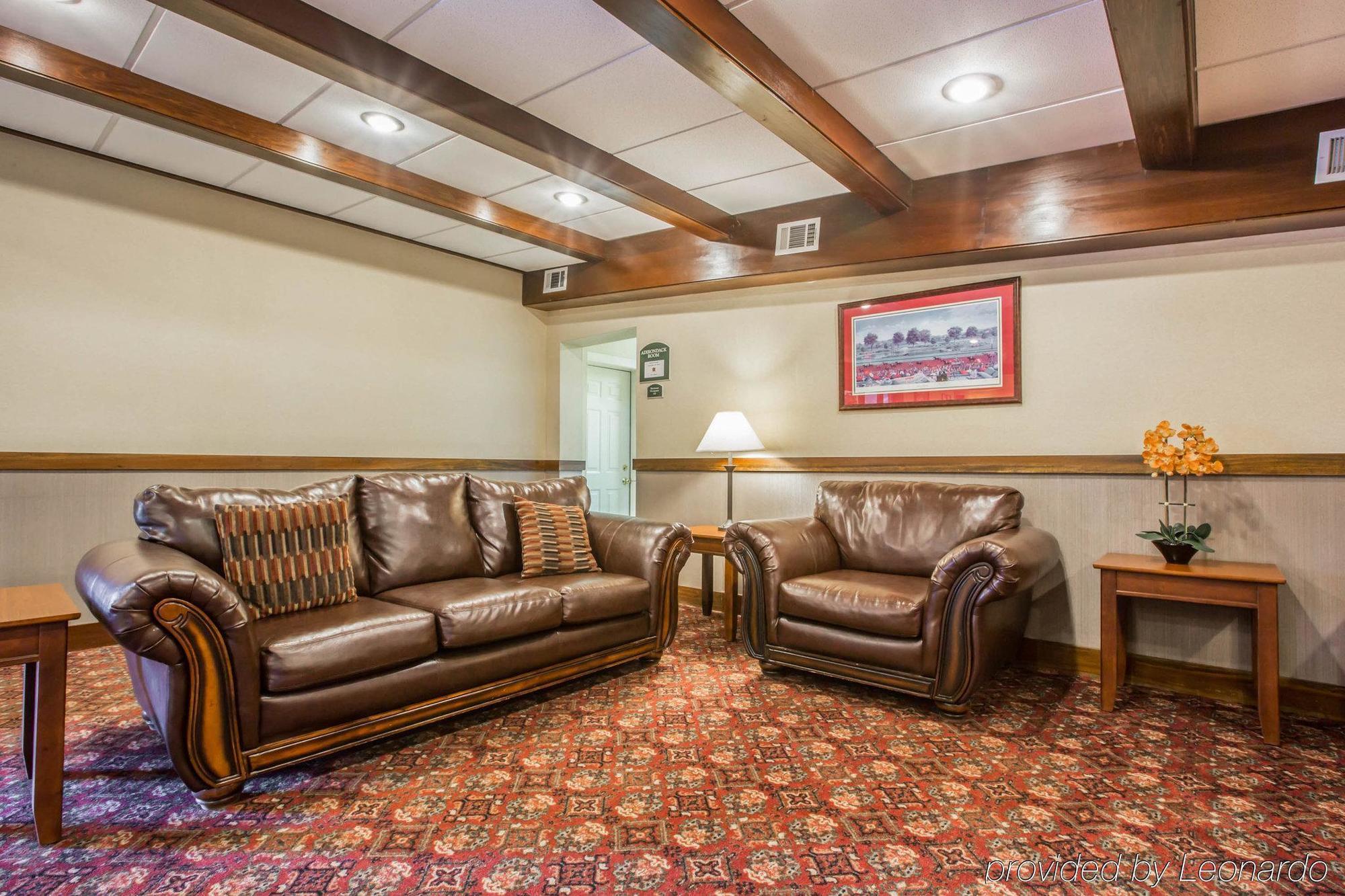 Clarion Inn & Suites At The Outlets Of Lake George Eksteriør billede