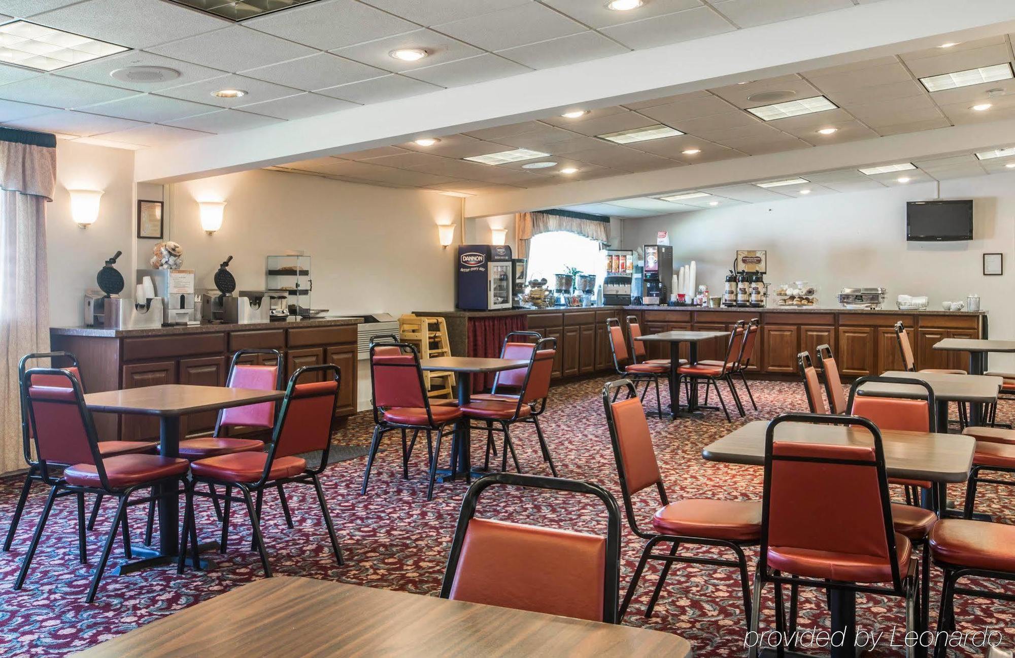 Clarion Inn & Suites At The Outlets Of Lake George Eksteriør billede