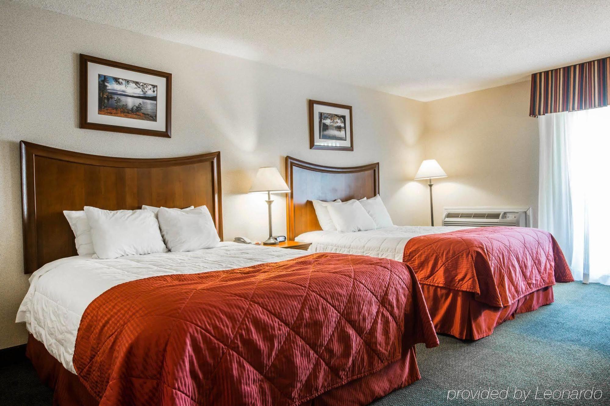 Clarion Inn & Suites At The Outlets Of Lake George Eksteriør billede