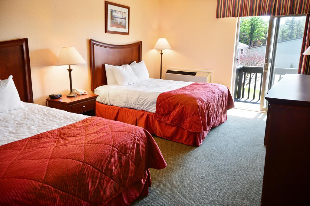Clarion Inn & Suites At The Outlets Of Lake George Eksteriør billede