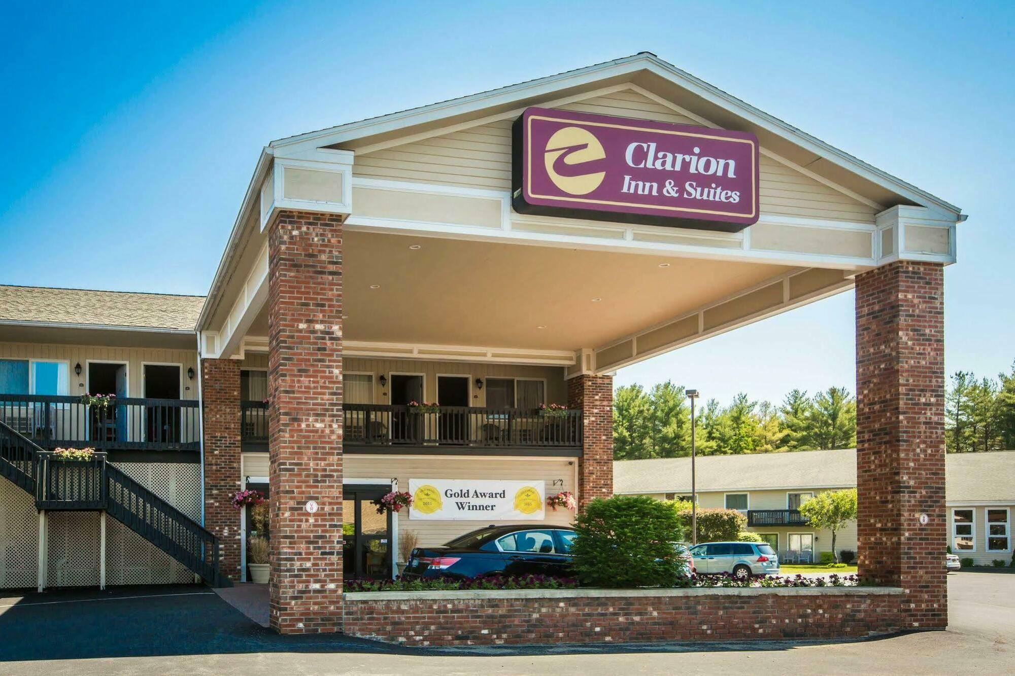 Clarion Inn & Suites At The Outlets Of Lake George Eksteriør billede