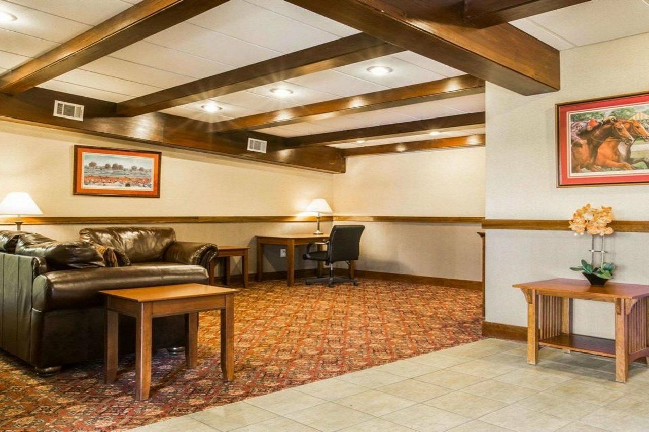 Clarion Inn & Suites At The Outlets Of Lake George Eksteriør billede